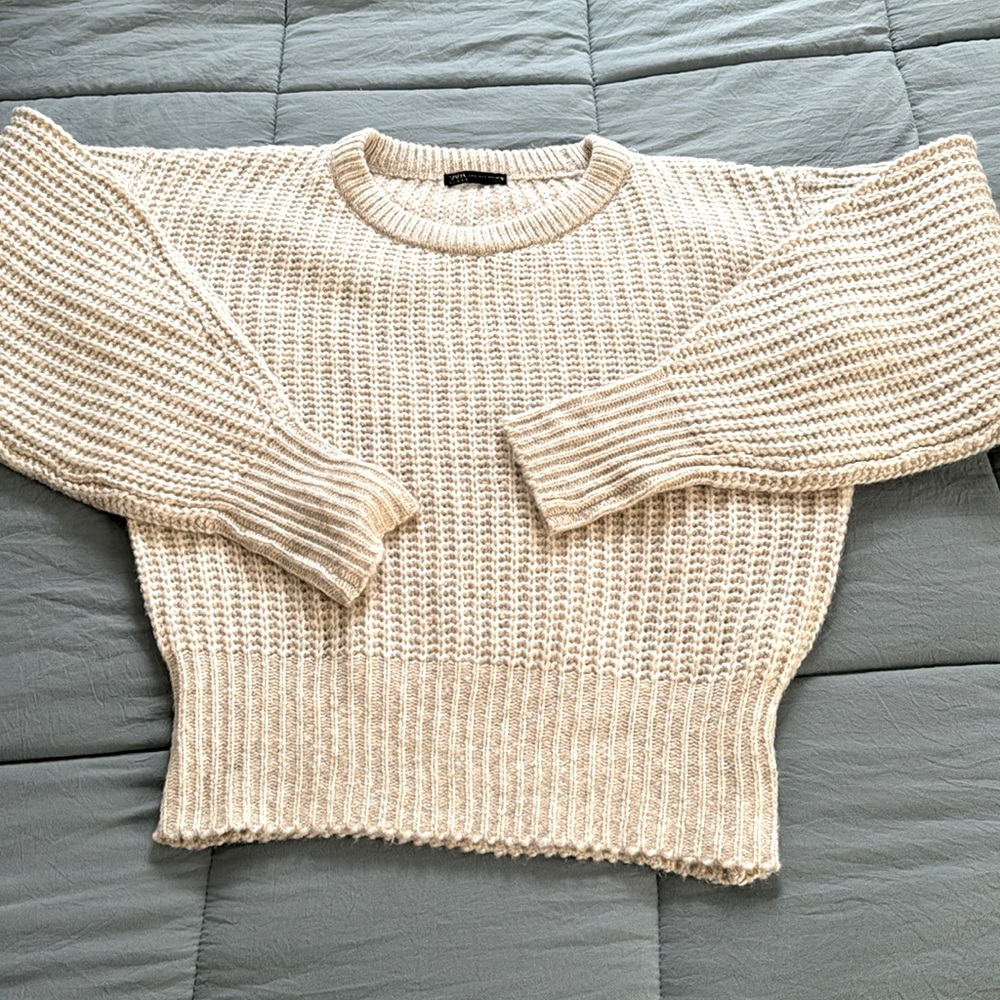 ZARA Never been worn. Perfect condition knit sweater